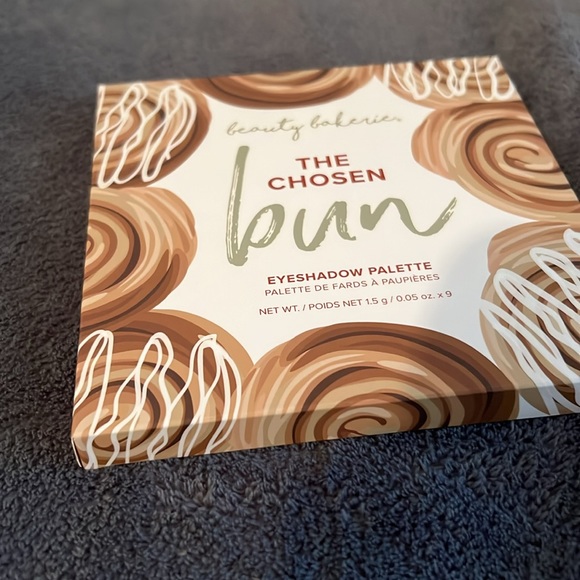 Beauty Bakerie The Chosen Bun Eyeshadow Palette NWT - Picture 2 of 4